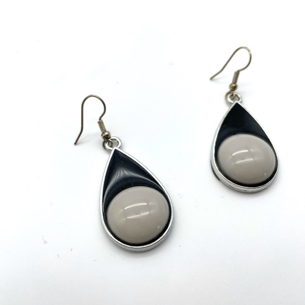 ⭐️ Elegant Black & Stone Accent Teardrop Dangles
